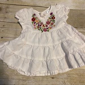 Baby Gap white linen dress with floral embroidery - Size 0-3 mo - Spring dress!